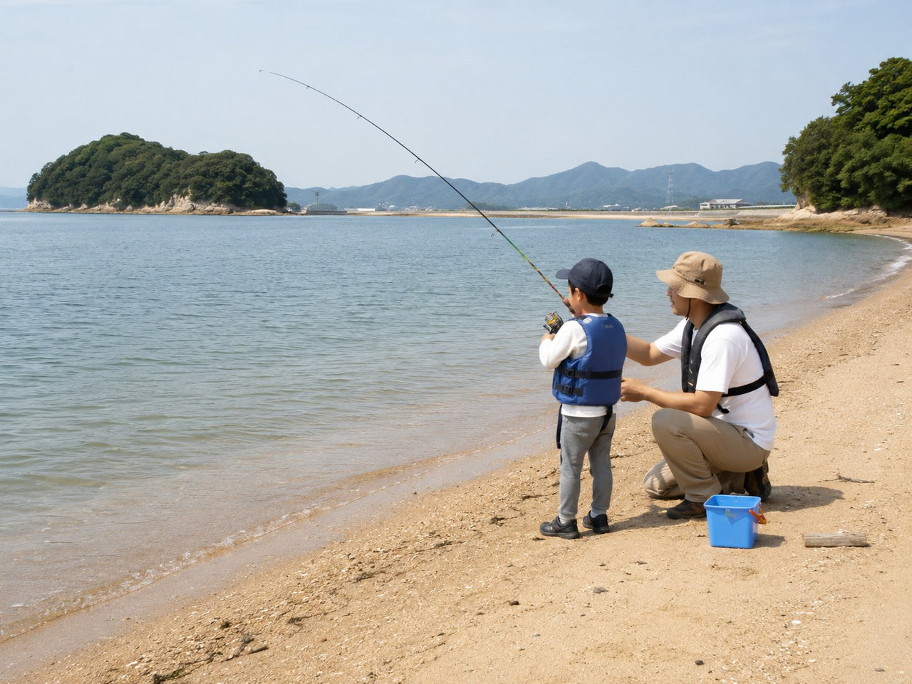 ライフジャケットを着た子どもと釣りをする親子のイメージ画像