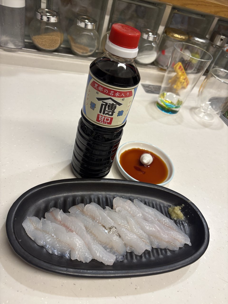 釣ったシロギスの刺身とヤマデン甘口醤油